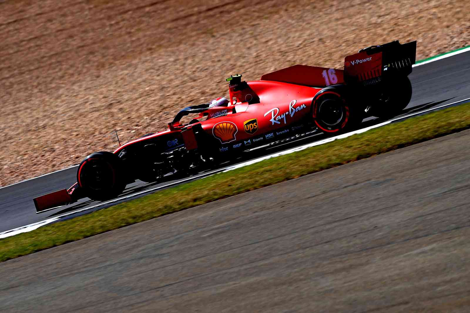 Charles Leclerc novamente foi a melhor Ferrari do dia e ficou em sétimo