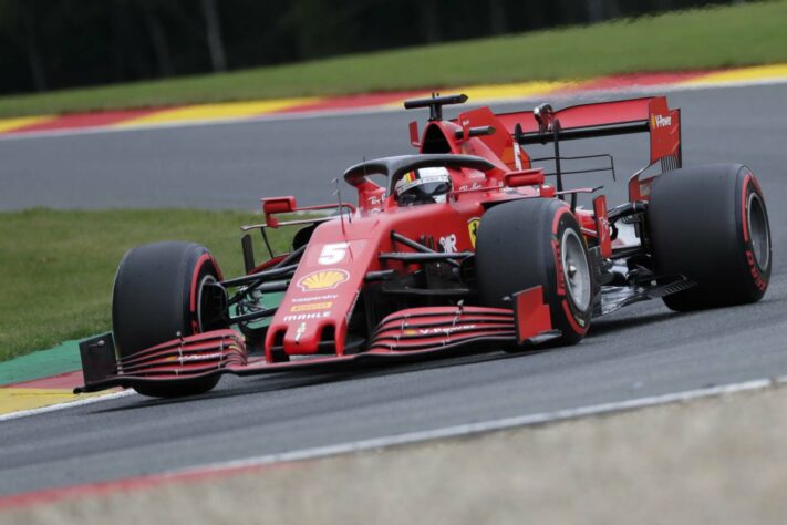 Sebastian Vettel escapou por pouco do Q1 e larga em 14º (Foto: AFP)