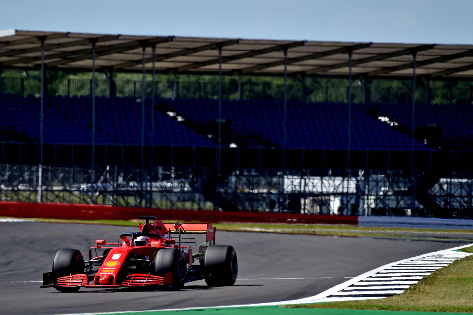 Sebastian Vettel voltou a ter desempenho discreto e ficou apenas em 14º
