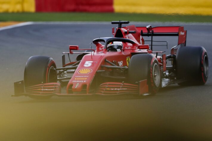 Tem como marcar pontos, a Ferrari? (Foto: AFP)