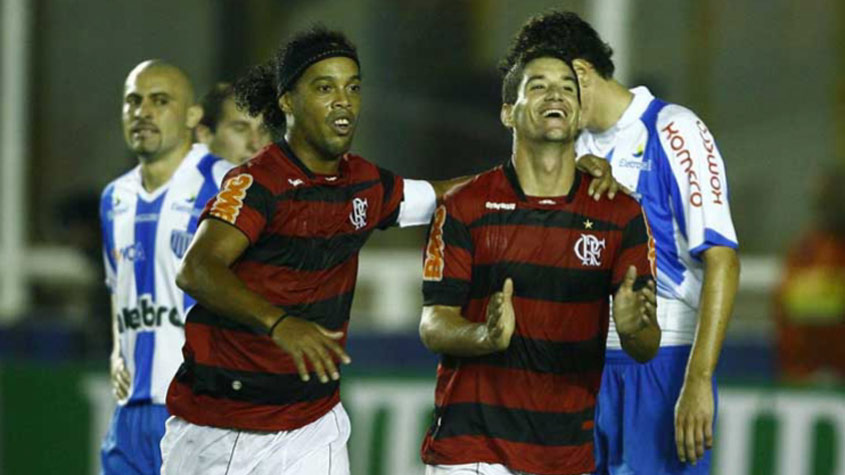 2011 – Flamengo 4 x 0 Avaí – Estádio Cláudio Moacyr (Macaé-RJ) - Escalação: Felipe, Galhardo, Wellington, David Braz e Egídio; Willians (Fernando), Renato, Bottinelli (Negueba) e Ronaldinho Gaúcho; Thiago Neves e Wanderley (Diego Maurício) Técnico: Vanderlei Luxemburgo