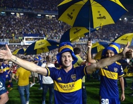 FECHADO – O atacante Franco Soldano acertou sua renovação com o Boca Juniors. Ele estava sendo especulado no Olympiacos, da Grécia.
