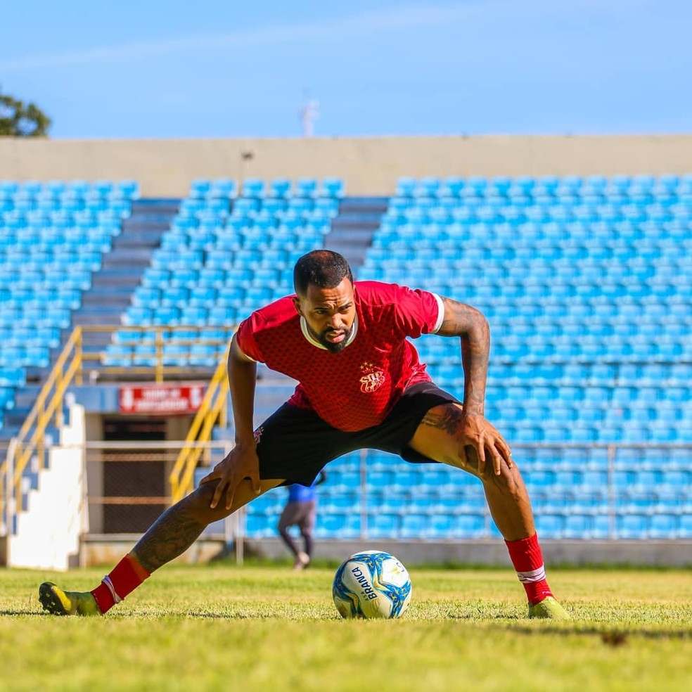 Com 12 dos 19 atletas infectados, o Imperatriz, do Maranhão, teve seu jogo contra o Treze adiado pela Série D do Brasileirão.