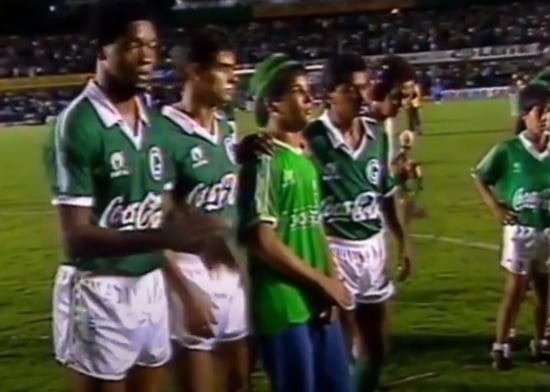 O Goiás se tornou finalista da Copa do Brasil de 1990 com direito a despachar os favoritos Cruzeiro e Atlético-MG.