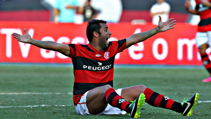 2004 – Grêmio 0 x 0 Flamengo – Olímpico (Porto Alegre-RS) - Escalação: Júlio César; Rafael, Henrique, Fabiano Eller e Roger; Da Silva (Robson), Douglas Silva, Ibson (Jônatas) e Zinho; Felipe e Jean (Diogo) Técnico: Abel Braga