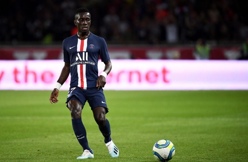 MORNO - O Manchester United está monitorando o meio-campista Gueye, do Paris Saint-Germain, após o atleta ter feito apenas sua primeira temporada pela equipe francesa, segundo o “Le10Sport”.