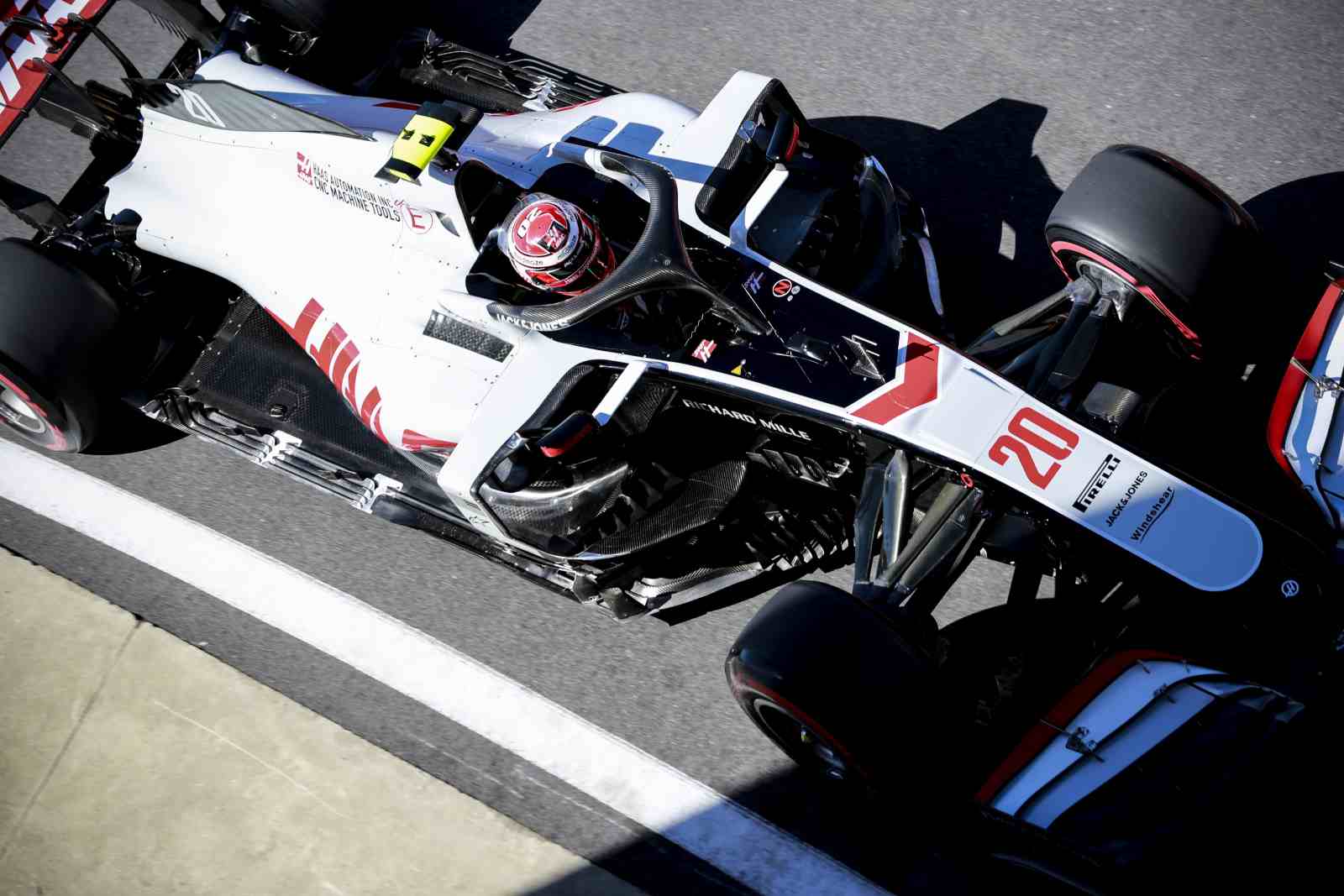 Kevin Magnussen foi apenas o 18º colocado na sexta-feira de treinos