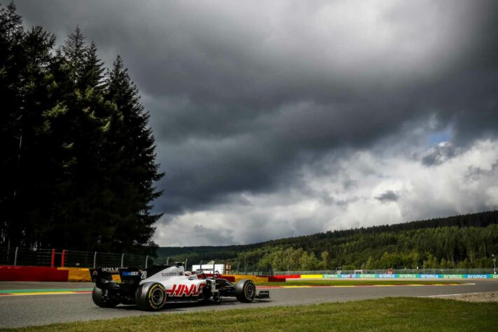 Magnussen e a Haas torceram pela chuva, mas nem isso deu certo (Foto: Haas)