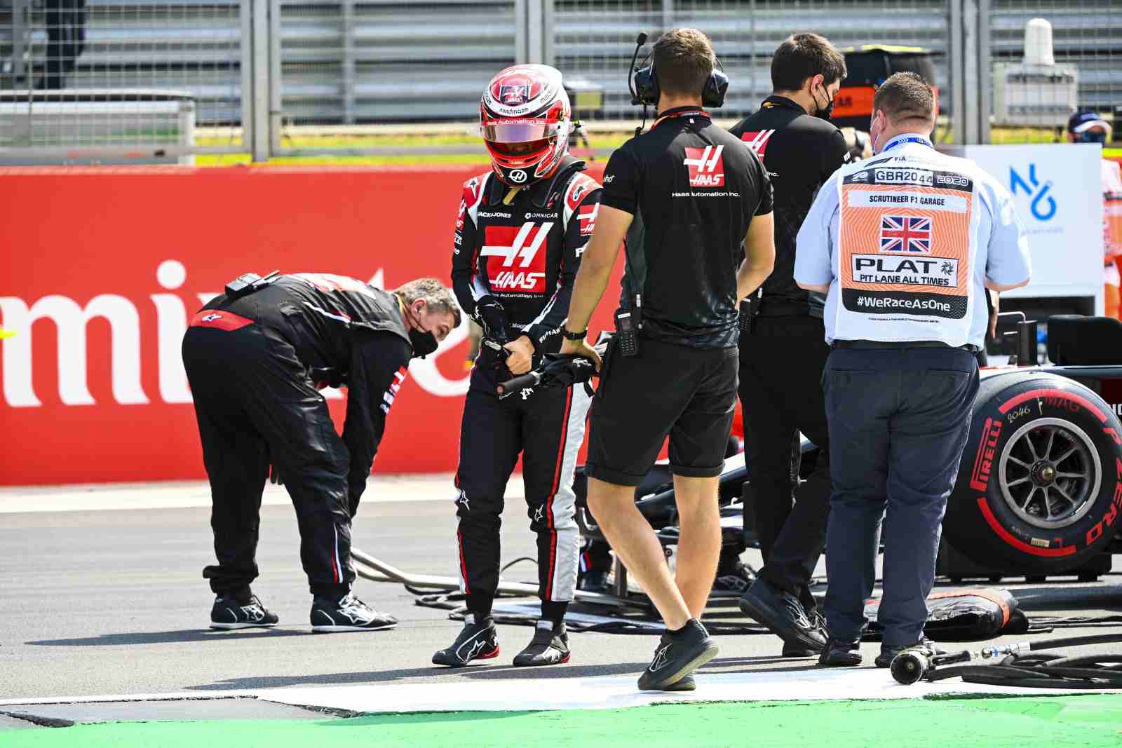 Piloto chegou a ser punido em cinco segundos pelo toque em Nicholas Latifi