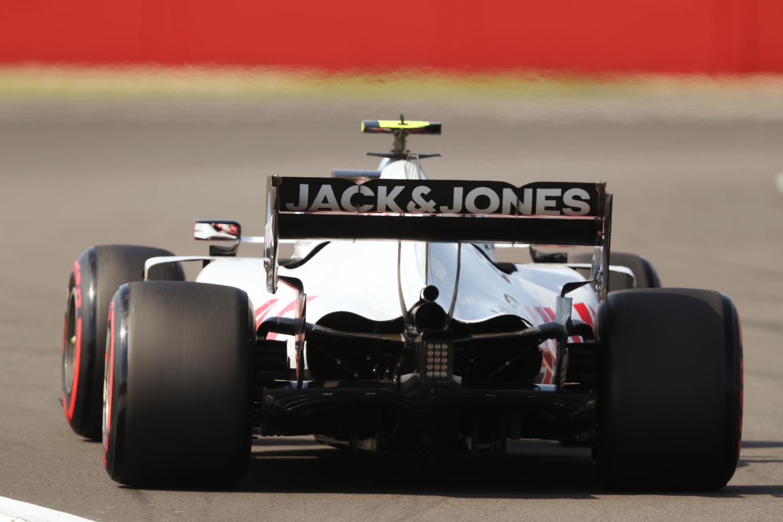 Kevin Magnussen não foi bem no treino classificatório e ficou apenas em 17º