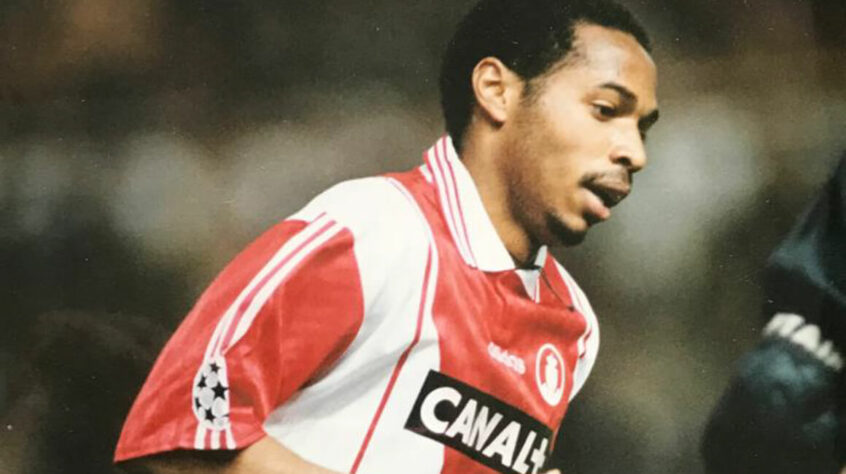 Thierry Henry - 17 anos e 8 meses - Pelo Monaco -FRA