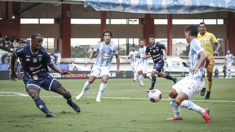 Pará - O Campeonato Paraense retorna, nesta terça, na última rodada da primeira fase. Os quatro primeiros se classificam para as semifinais da competição. Apenas dois pontos separam os rivais: Paysandu (1º colocado com 22 pontos) e Remo (2º colocado com 20 pontos).