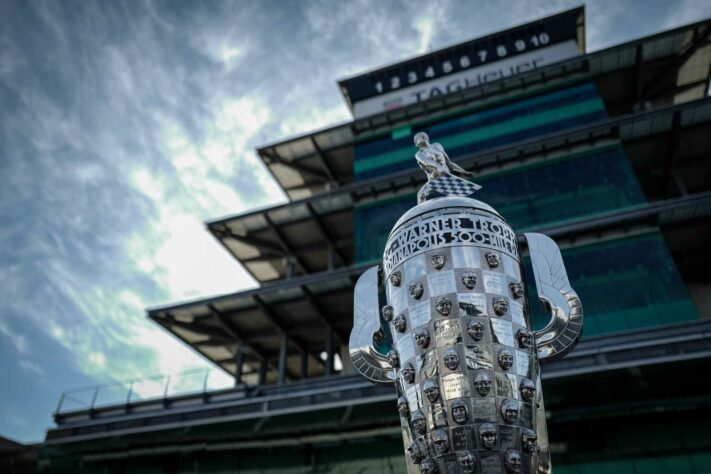 O troféu Borg-Warner fica nas mãos do piloto japonês