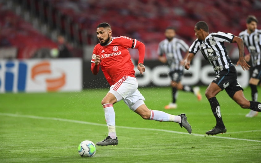 INTER - Sobe - Volume de Jogo: O Internacional mandou no jogo do começo ao fim no Beira-Rio. O Colorado soube administrar bem a partida e criou várias chances de gol. / Desce - Falta de Pontaria: Com tantas chances criadas, o Internacional merecia um placar maior, mas a falta de pontaria e as chances perdidas pelos atacantes fizeram a diferença . 