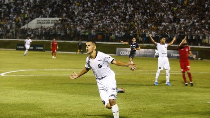 Rio Grande do Norte - O Campeonato Potiguar retornará no dia 29 de agosto já com clássico marcado entre ABC e América-RN, no Frasqueirão. Em virtude da pandemia de Covid-19, este será o primeiro confronto entre as equipes sem público. Segundo o regulamento, a decisão do campeonato será entre os vencedores dos dois turnos: Copa Cidade do Natal (ABC venceu) e Copa Rio Grande do Norte. 