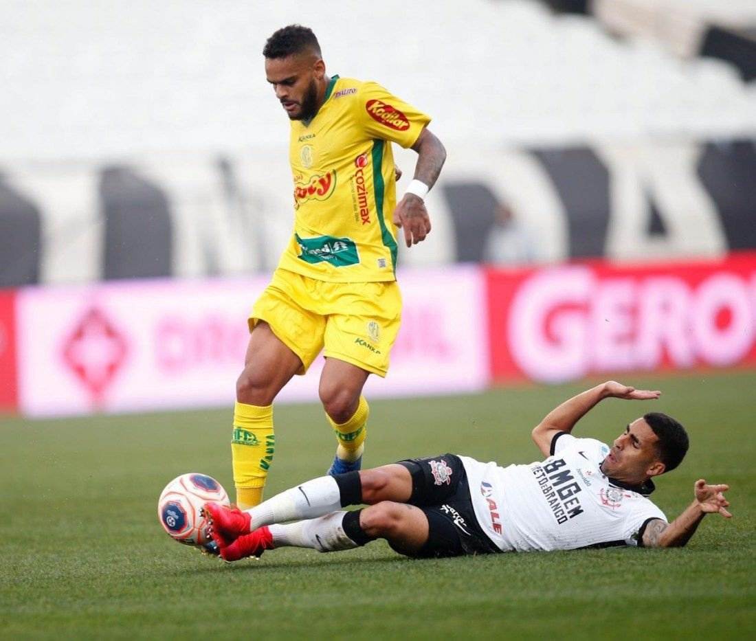 Juninho - O meia de 24 anos do Mirassol marcou um gol no estadual, mas foi importante na campanha com quatro assistências. Quase marcou um golaço de falta contra o Corinthians nas semifinais, mas acabou sendo expulso de forma polêmica. Passou pelo Palmeiras em 2015.