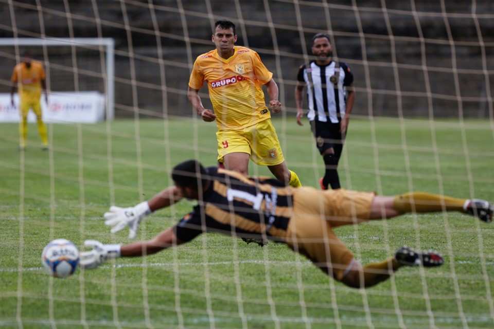 Mais um medalhão no Brasiliense. Trata-se de Marcos Aurélio, atacante que teve boas passagens por Santos, Corinthians e Internacional.