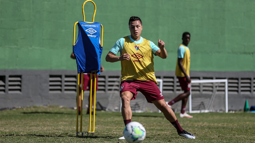 FECHADO - Um rosto conhecido está de volta ao Fluminense. O lateral-esquerdo Marlon se apresentou ao clube na última terça-feira, no CT Carlos Castilho e foi incorporado ao elenco. Essa informação, inclusive, já havia sido antecipada pelo LANCE! no início do mês. O empréstimo de Marlon com o Trabzonspor, da Turquia, se encerrou no dia 30 de junho e, dessa forma, o lateral voltou a ser jogador do Fluminense. O clube turco ainda tinha uma opção de compra no contrato, mas não a exerceu.