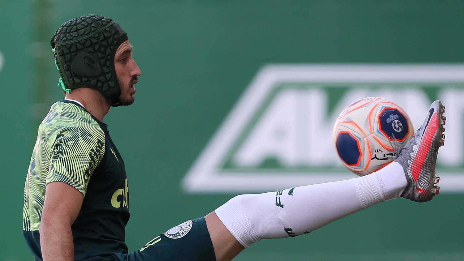 VIÑA - Palmeiras (C$ 6,42) - O Verdão tem o favoritismo no Allianz Parque contra um Goiás ainda esfacelado pelos desfalques por Covid-19 e o uruguaio é o jogador mais barato da defesa. Boas chances de não sofrer gol e efetuar desarmes.  