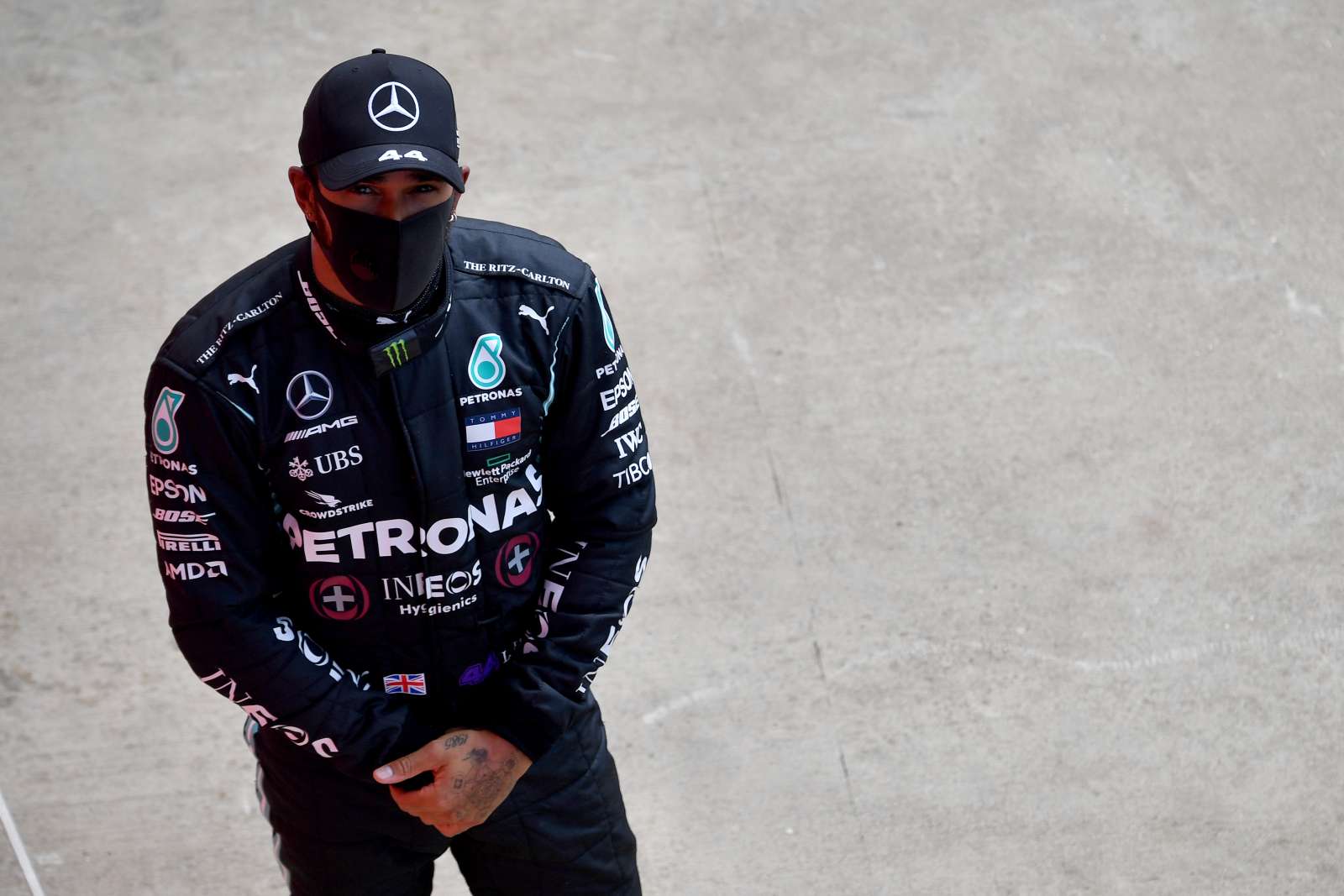 2) Lewis Hamilton (Mercedes), 1min25s217
