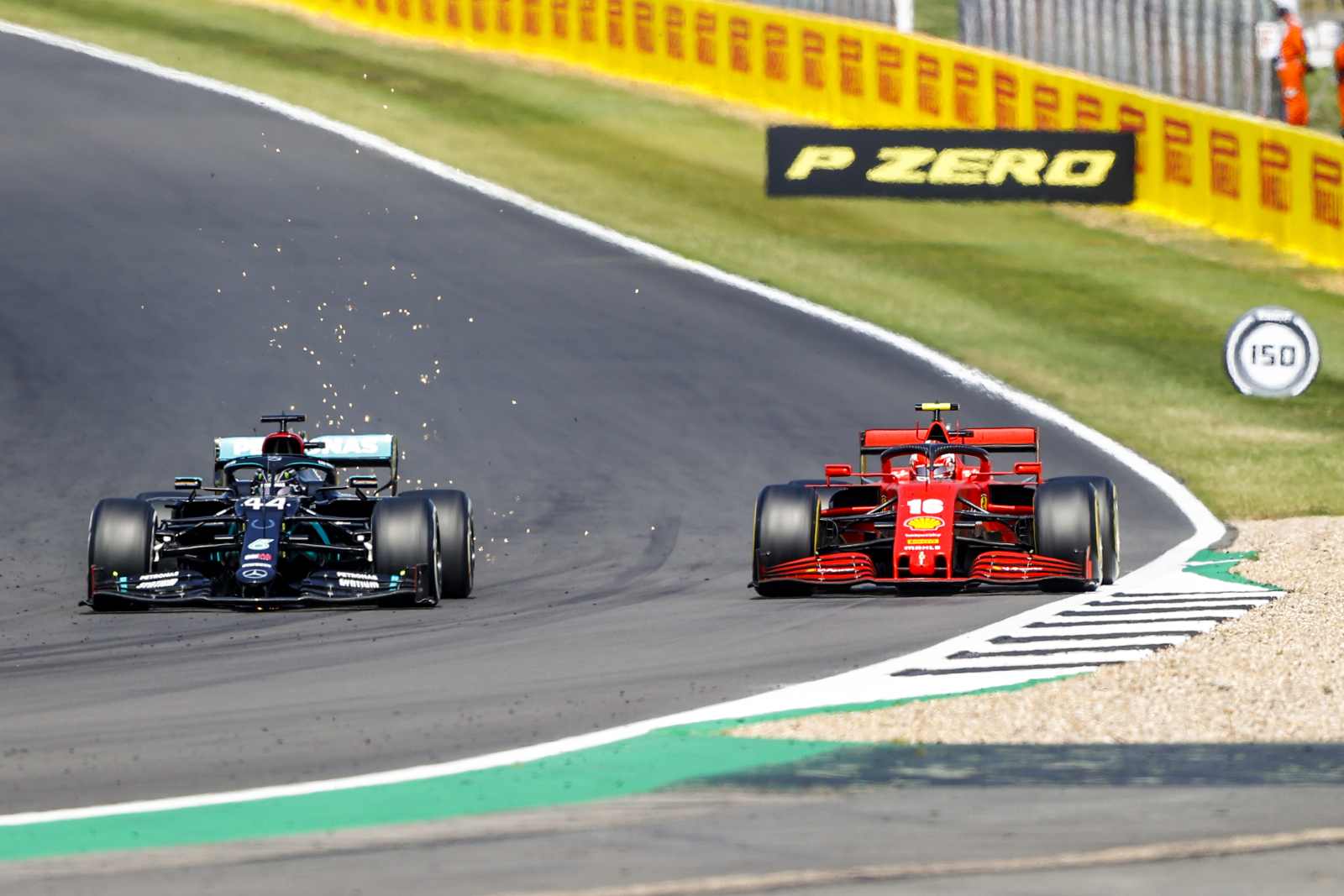 Nas voltas finais, Hamilton tirou Leclerc do pódio utilizando pneus novos 