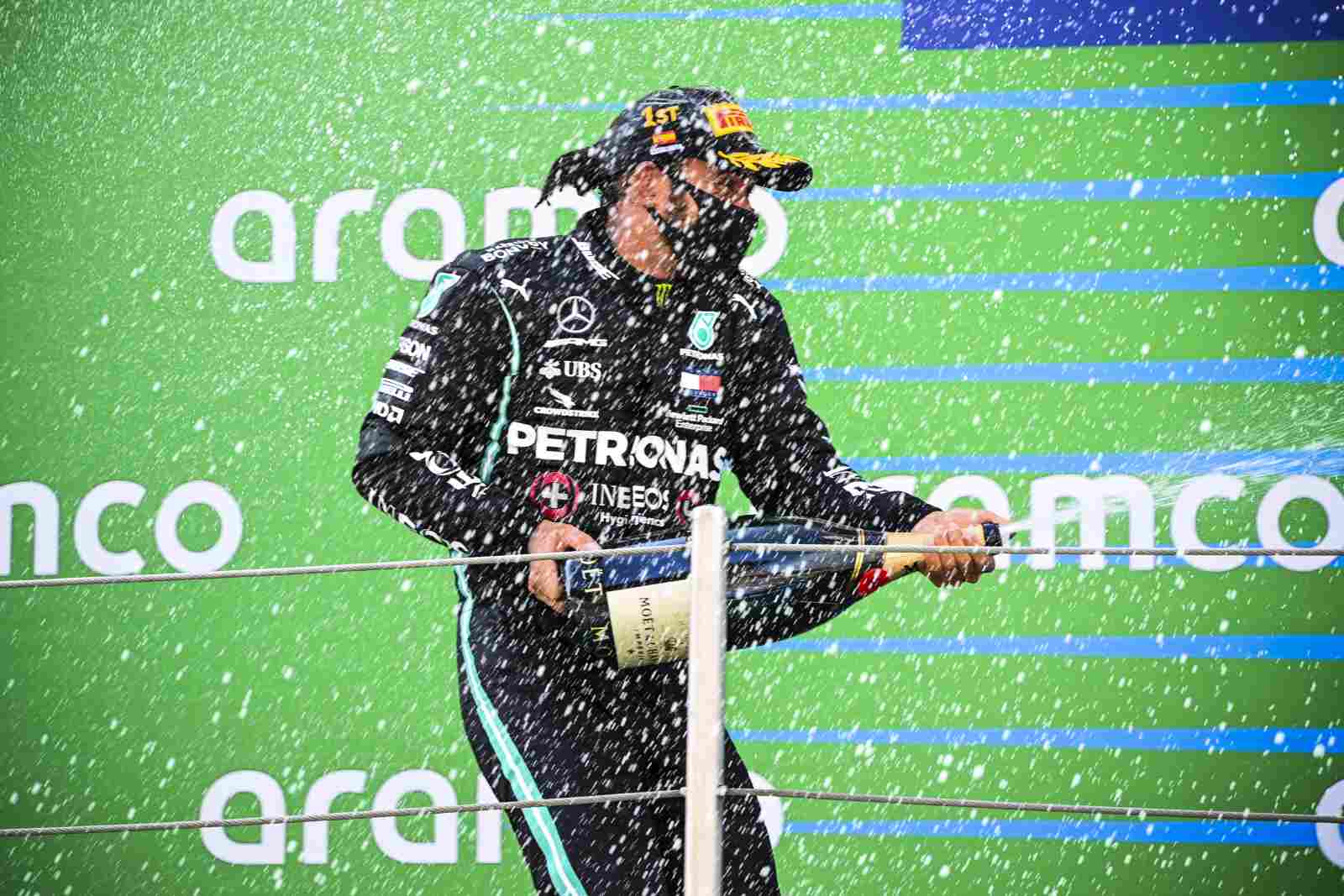 Lewis Hamilton largou da pole e venceu o GP da Espanha com facilidade