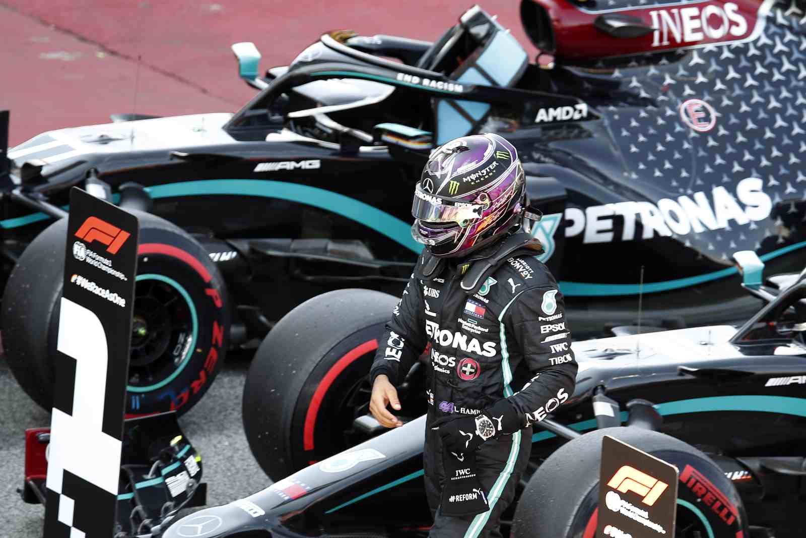 1) Lewis Hamilton (Mercedes), 1min15s584