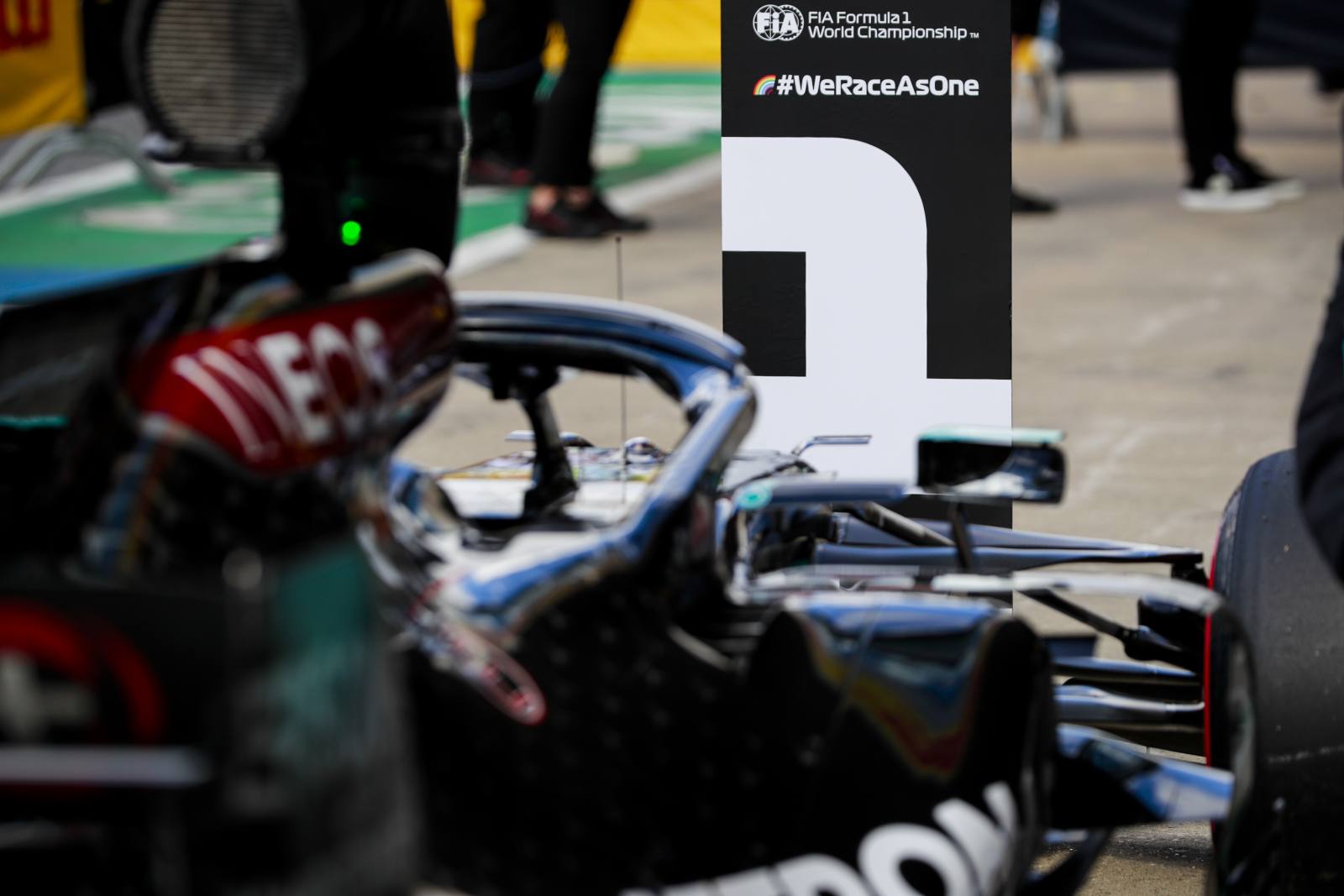 A pole position para o GP da Inglaterra ficou com Lewis Hamilton, a 91ª vez na Fórmula 1