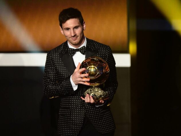 Quando ganhou a Bola de Ouro em 2013, Messi chamou a atenção por estar com um terno de bolinhas que dividiu opiniões.