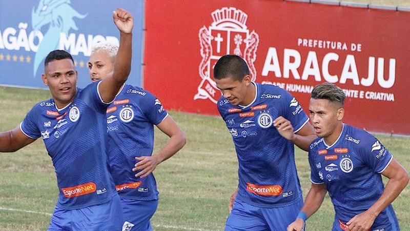 CONFIANÇA (SE) - Para poder enfrentar o Juventude, pela nona rodada da Série B do Brasileirão, a equipe de Aracajú viajou para Santa Catarina sem sete jogadores do seu plantel. Com tantos desfalques, a equipe nordestina saiu derrotada por 3 a 1. 