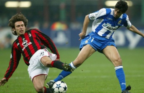 Em 2004, mais uma das magias do futebol. O Milan, buscando o bicampeonato, venceu o Deportivo La Coruña no jogo de ida das quartas por 4 a 1. Esse golzinho foi bem importante: na volta, os espanhóis golearam por 4 a 0 e passaram para as semifinais.