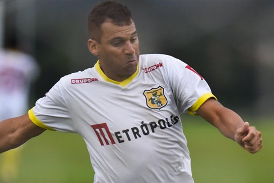 Neto Baiano: vai vestir a camisa do CSE, de Alagoas. O atacante já passou por diversos clubes do Nordeste ao longo da carreira.