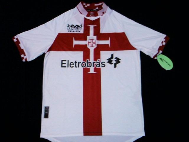 Em 2010, o Vasco lançou uma camisa um símbolo clássico, a Cruz de Cristo. O primeiro escudo do Vasco, criado em 1903, tinha uma Cruz de Cristo na caravela, à semelhança do que acontecia nas caravelas da época dos descobrimentos. 