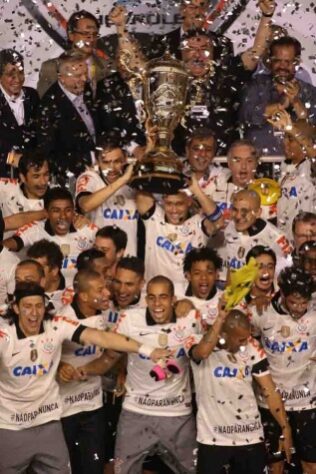 O começo de 2013 foi bom para o Corinthians. A equipe derrotou o Santos de Neymar em plena Vila Belmiro e levantou o troféu de campeão paulista. De quebra, impediu o Peixe de conquistar o tetracampeonato inédito.