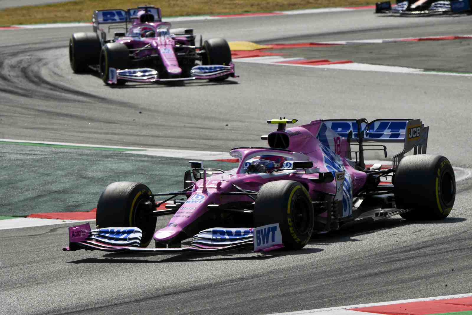 Lance Stroll e Sergio Pérez em ação durante GP da EspanhaLance Stroll fez boa corrida e terminou na quarta posição