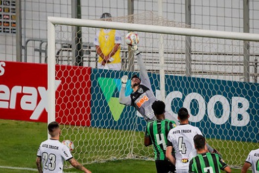 RAFAEL - Atlético-MG (C$ 11,74) - Depois de um bom desempenho contra o atual campeão Flamengo, o CAM é favorito contra o Corinthians, que enfrenta muitas dificuldades ofensivas. Com um novo saldo de gols, o arqueiro já deve render algumas cartoletas para o seu time!