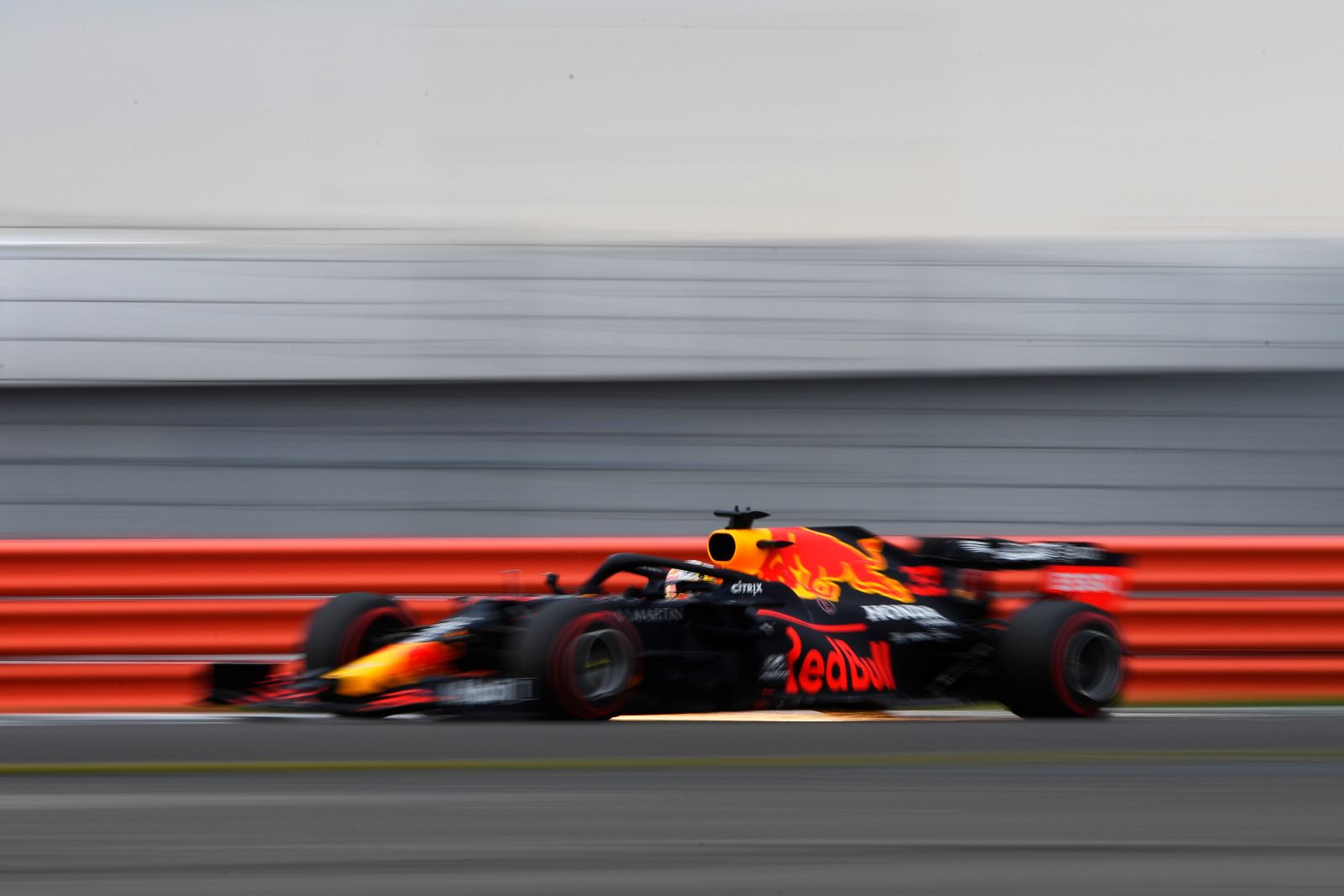 Verstappen deu apenas 15 voltas na segunda sessão de treinos livres para o GP dos 70 Anos