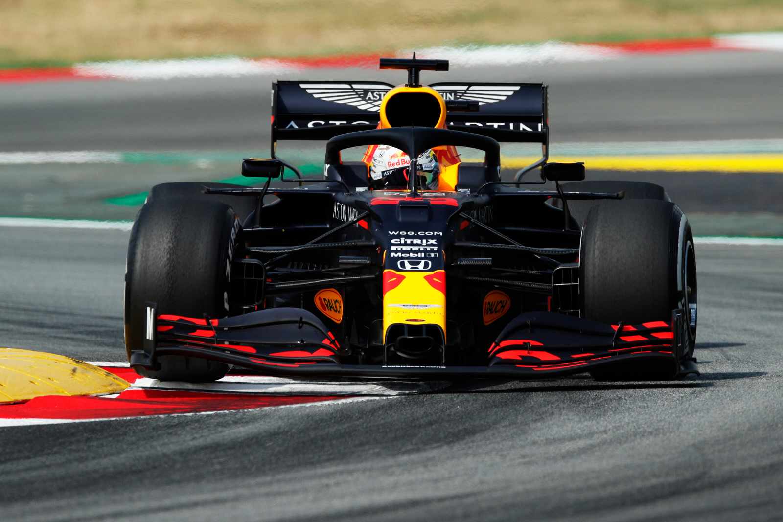 Max Verstappen foi o terceiro melhor da sexta-feira na Catalunha