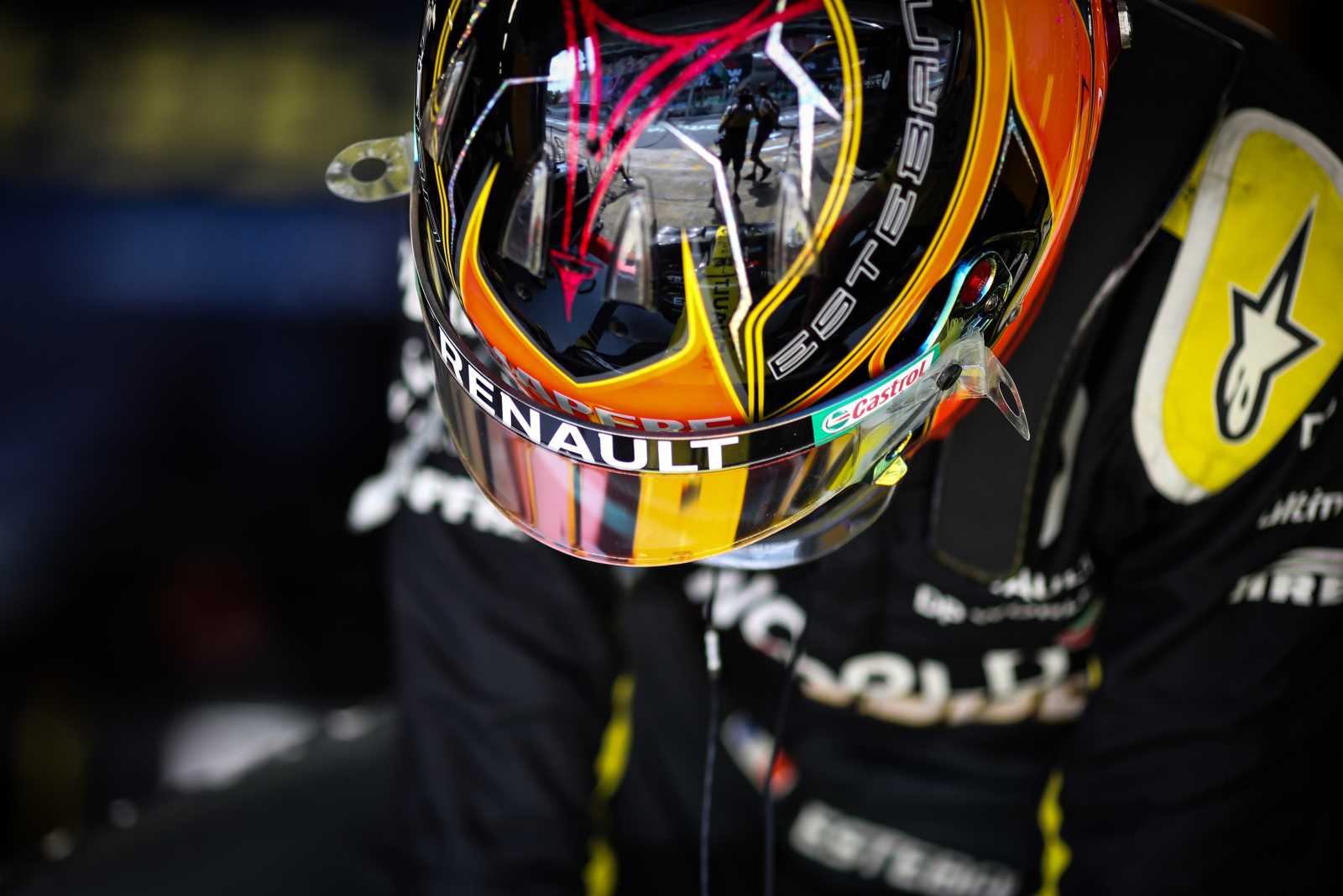 15) Esteban Ocon (Renault), 1min17s567