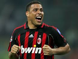 Ronaldo foi muito vaiado pela torcida da Inter de Milão quando entrou no San Siro em março de 2007 para disputar o clássico com a camisa do Milan. Foi dele o primeiro gol do jogo, com direito a comemoração provocativa.