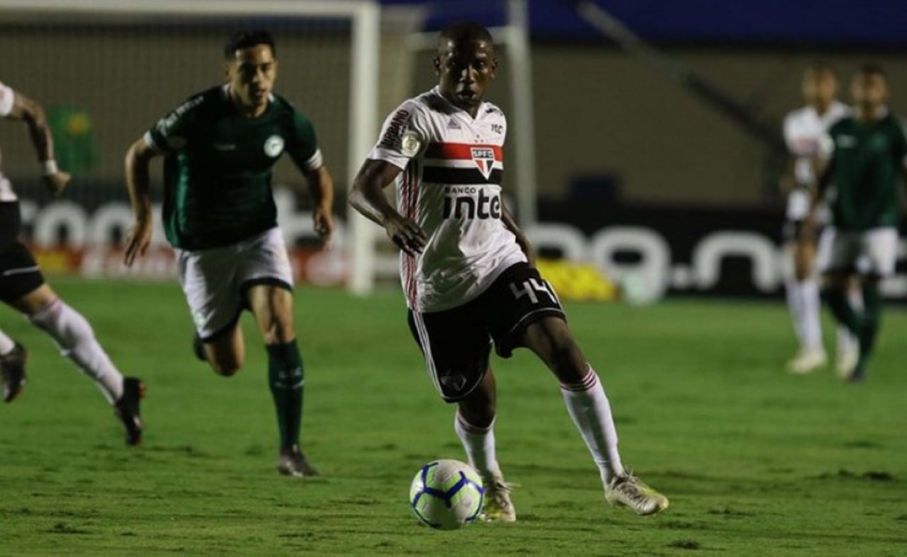 1ª rodada - Goiás x São Paulo - Domingo, às 16h, o Tricolor estreia no estádio Hailé Pinheiro, em Goiânia. No ano passado, a equipe venceu o Goiás como visitante por 2 a 1, mas perdeu em casa por 1 a 0 no jogo que encerrou a passagem de Cuca.
