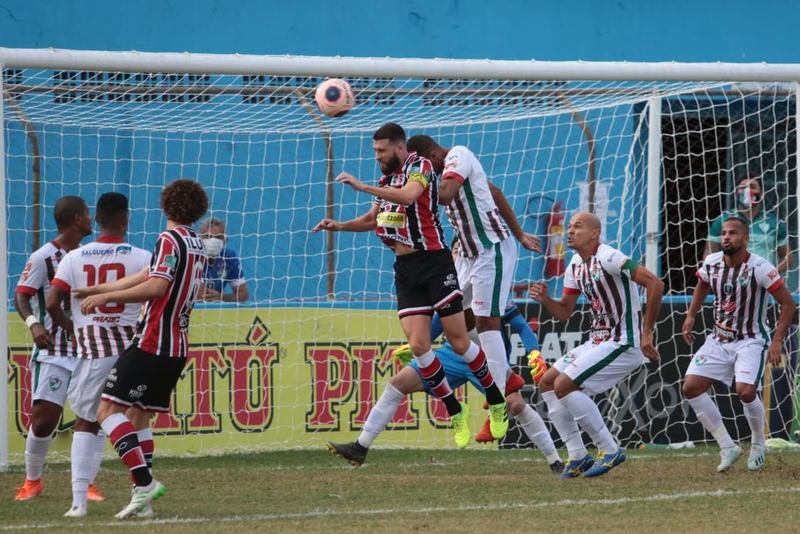 Pernambuco - No primeiro jogo da decisão do estadual, Salgueiro e Santa Cruz empataram por 1 a 1. O jogo de volta está marcado para esta quarta. 