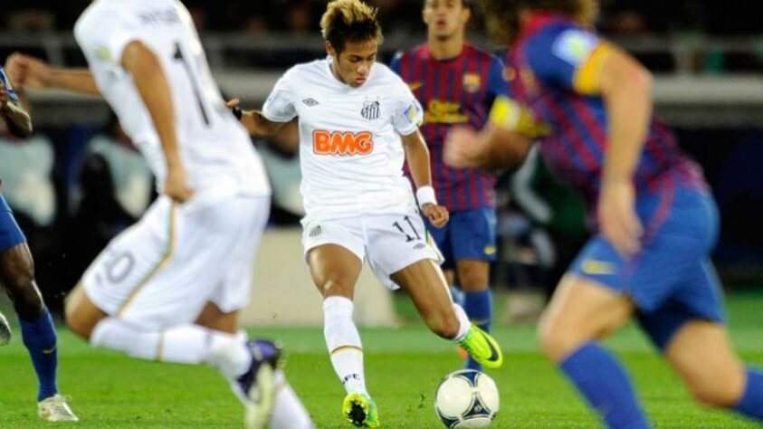 O Peixe, porém, tem uma má lembrança internacional: o 8 a 0 sofrido diante do Barcelona, em 2013, na Taça Joan Gamper. Neymar era recém-contratado do clube catalão.