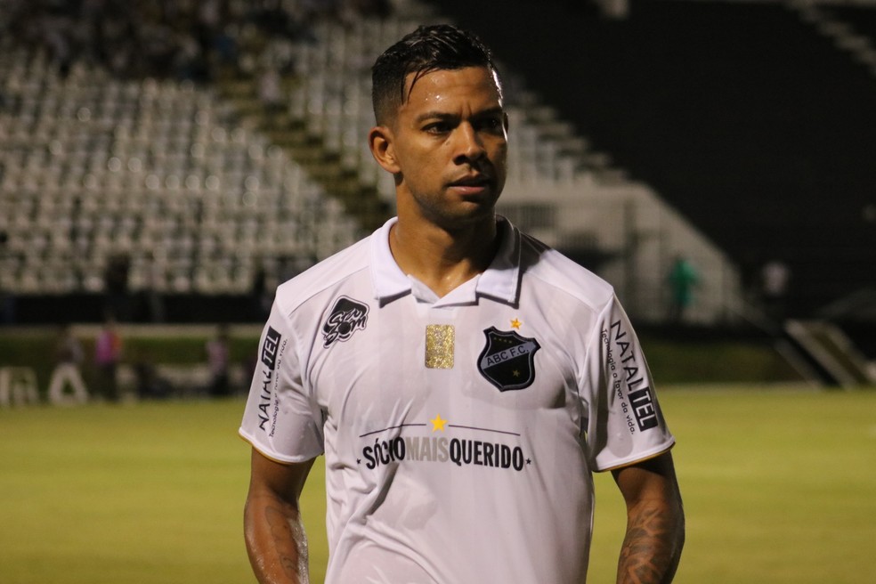 Wallyson (atacante - ABC - 33 anos - 24 gols)