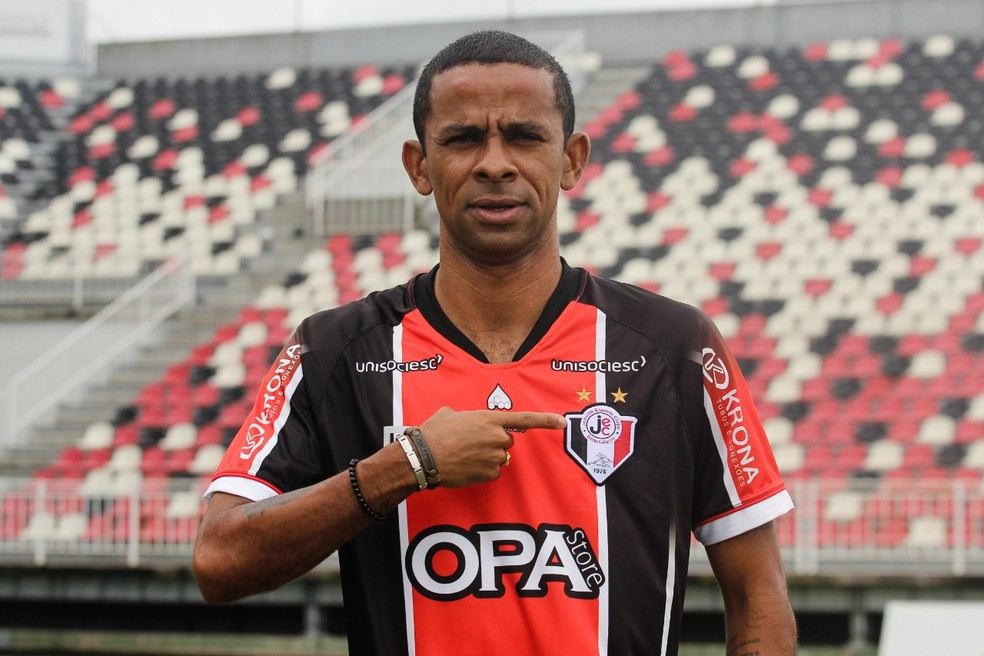 WELLINGTON SACI - O lateral-esquerdo e meia está jogando pelo Joinville, Mas já passou pelo Atlético-MG, um dos grandes do futebol brasileiro.