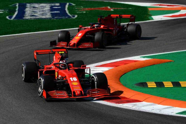 Mesmo em crise, a Ferrari completa 1000 corridas na Fórmula 1 neste fim de semana, com o GP da Toscana. Apesar da fase ruim, a Scuderia tem história vencedora na categoria. Confira os nomes que mais vezes venceram pelo carro vermelho:
