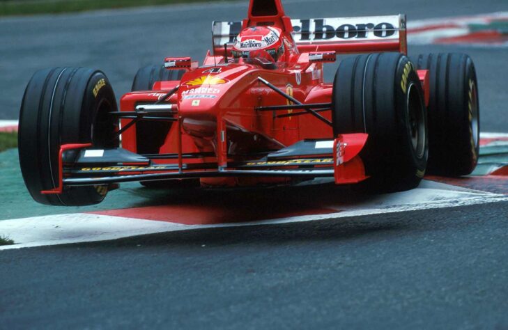 Aproveitando-se da lesão de Michael Schumacher, Eddie Irvine brigou pelo título da temporada 1999 até a última prova, mas não conseguiu vencer
