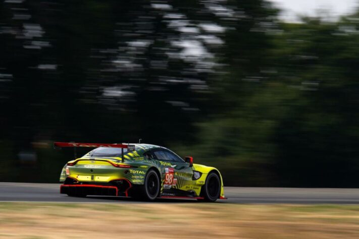 Augusto Farfus chegou a ter chance de vitória na GTE-Am, mas ficou em oitavo após perder tempo por um problema de suspensão 