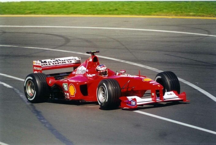 F1-2000: o carro que abriu uma das maiores eras de domínio na categoria. Naquele ano, Michael Schumacher se tornava campeão pela Ferrari