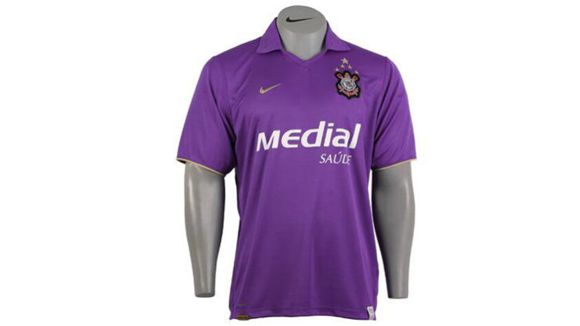 Em 2008, a camisa 3 do Timão era completamente roxa. Homenagem a todo "corintiano roxo".